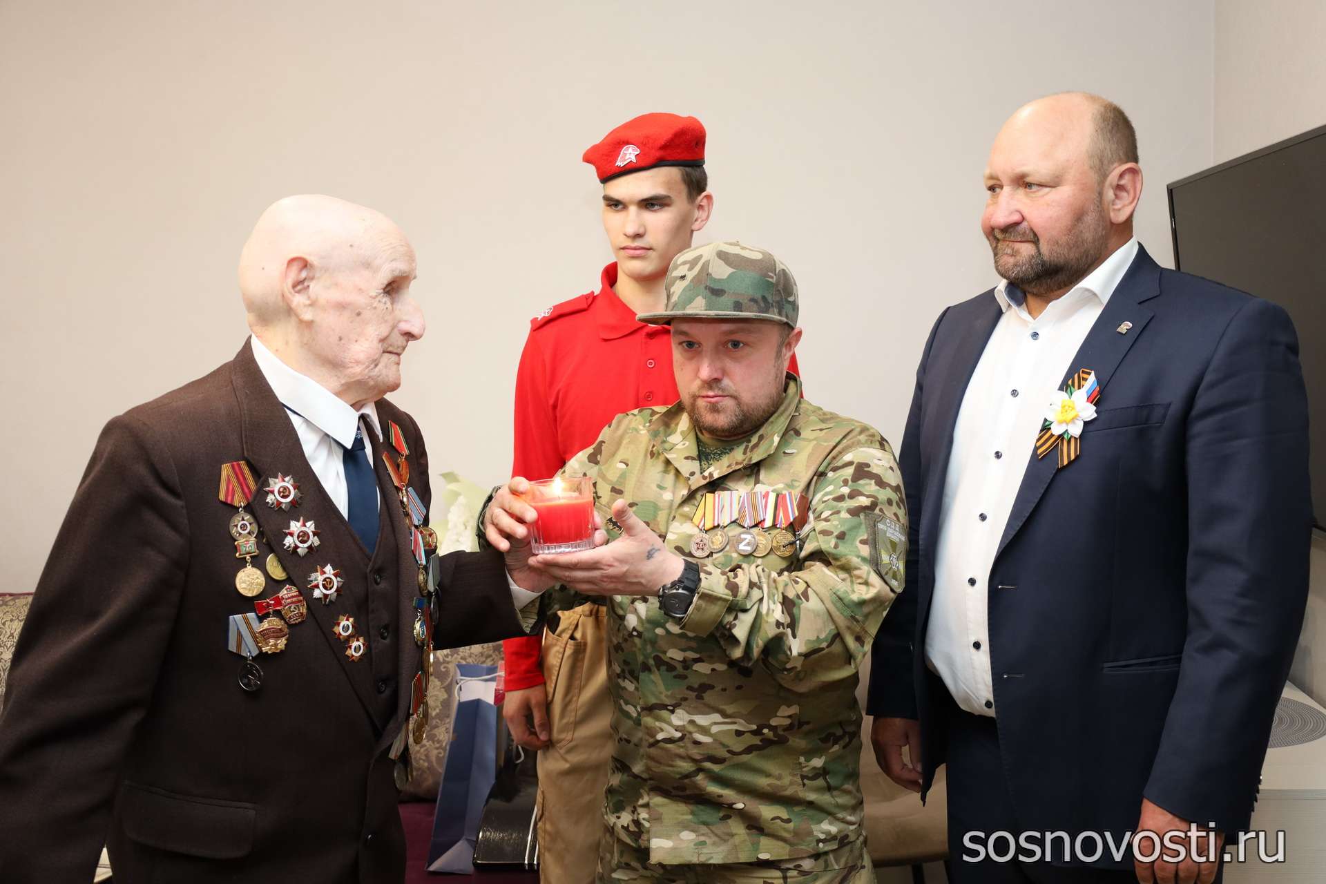 Глава Сосновского района поздравил ветерана Ивана Нежаренко с праздником Победы
