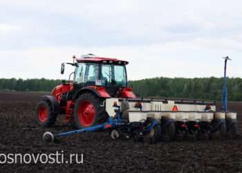 Сбор в семь утра, обед и ужин – в поле: сосновские аграрии ведут посевную