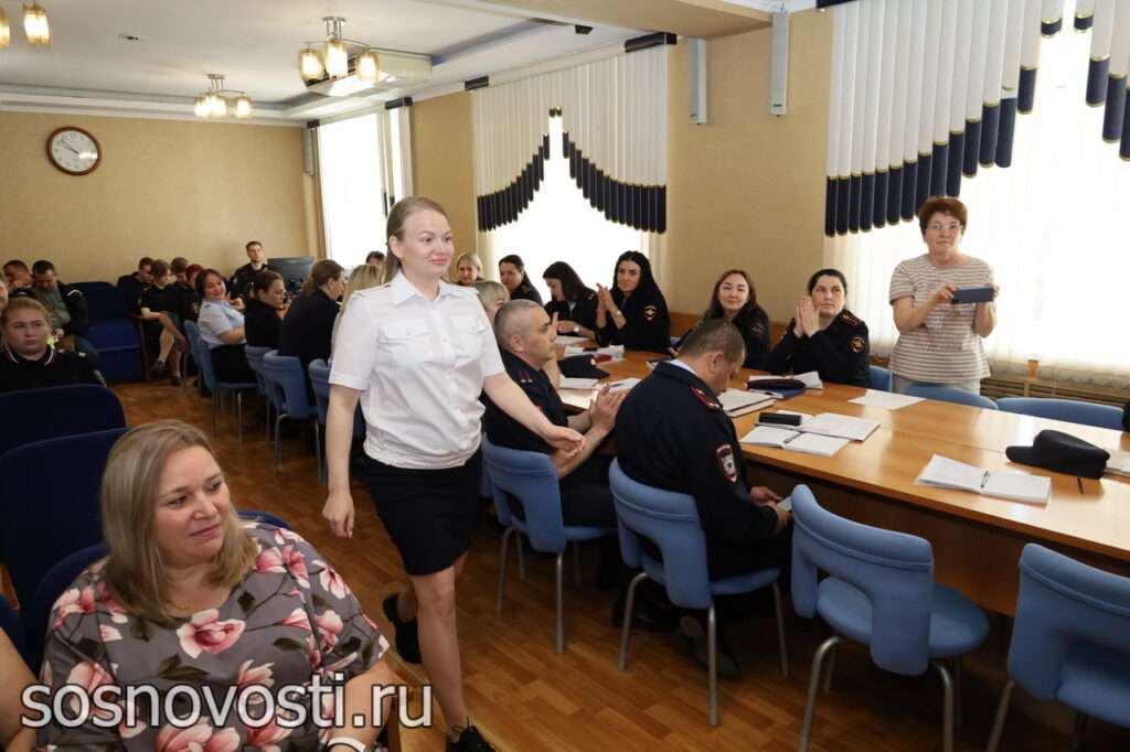 В Сосновском районе наградили сотрудников подразделения по делам несовершеннолетних