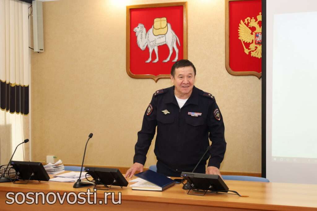 В Сосновском районе наградили сотрудников подразделения по делам несовершеннолетних