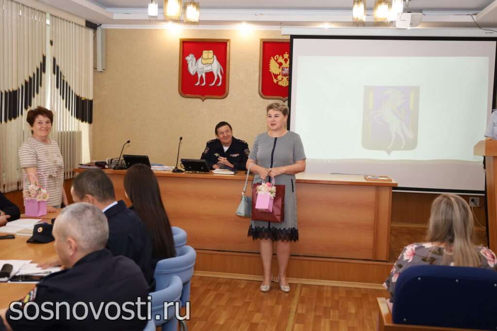 В Сосновском районе наградили сотрудников подразделения по делам несовершеннолетних