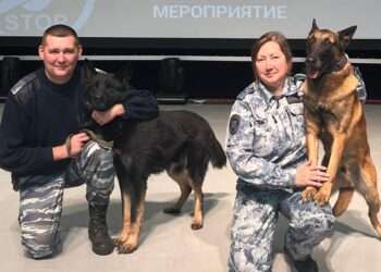 Кинологи МВД принимают поздравления