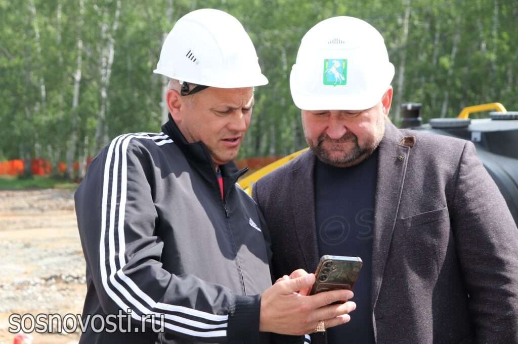 Глава Сосновского района побывал на строительстве стадиона в Рощино