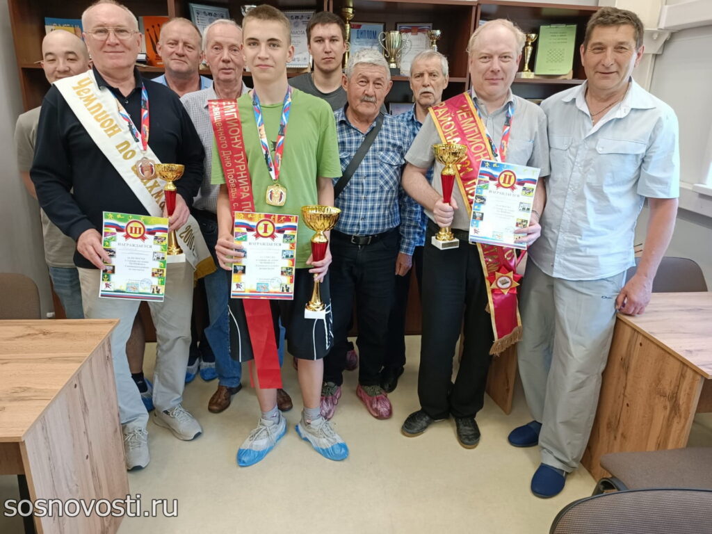 Школьник Артем Короленко вновь стал лучшим шахматистом района