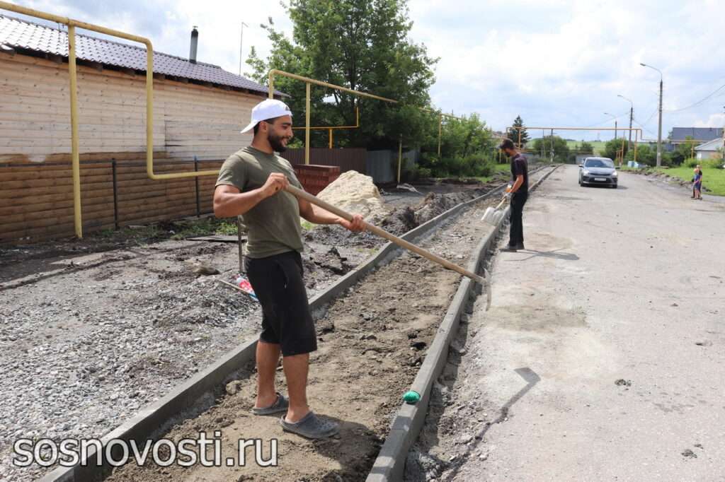 В переулке Первомайском построили тротуар