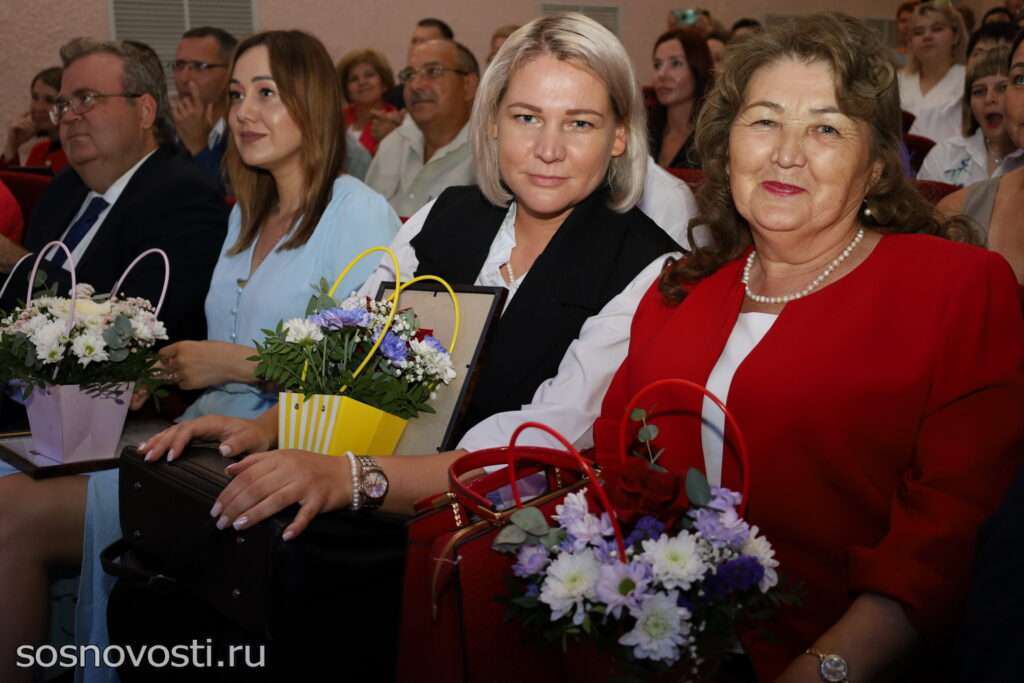 Педагогов Сосновского района наградили на августовской конференции