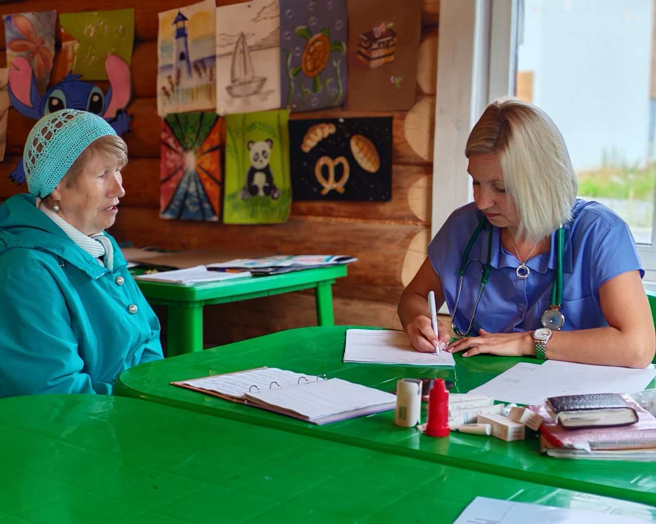 Медицина на колёсах: жители Кременкульского поселения прошли обследование в передвижном ФАПе