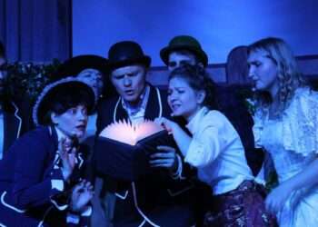 Импровизация – признак мастерства: в Есаульском во время спектакля погас свет