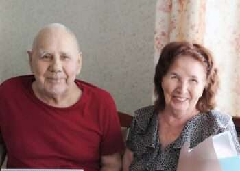 Счастье на дом: две супружеские пары из Долгодеревенского награждены знаком отличия