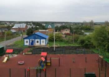 В Полетаево-2 для детей построили новую спортивно-игровую площадку