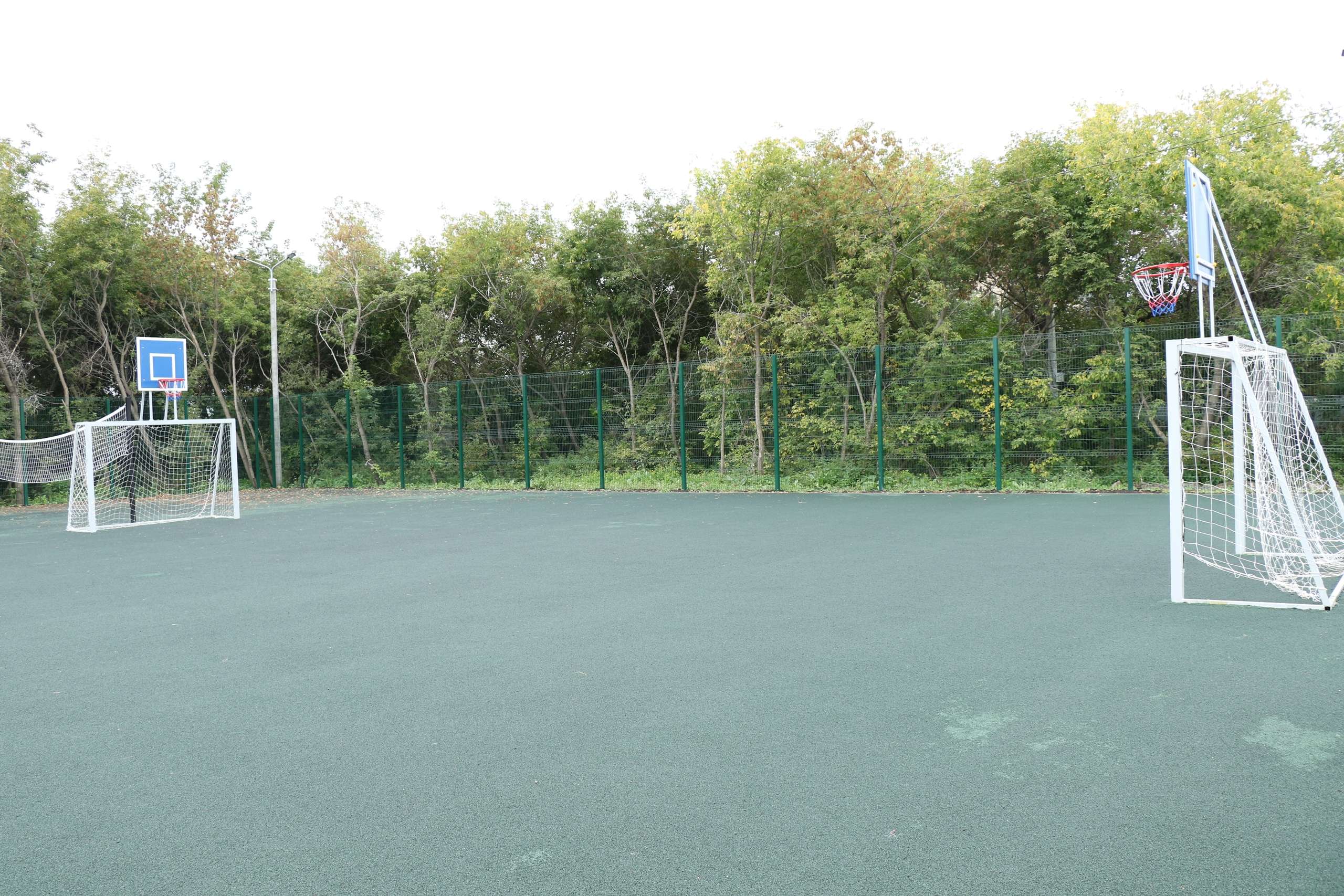 В Полетаево-2 для детей построили новую спортивно-игровую площадку