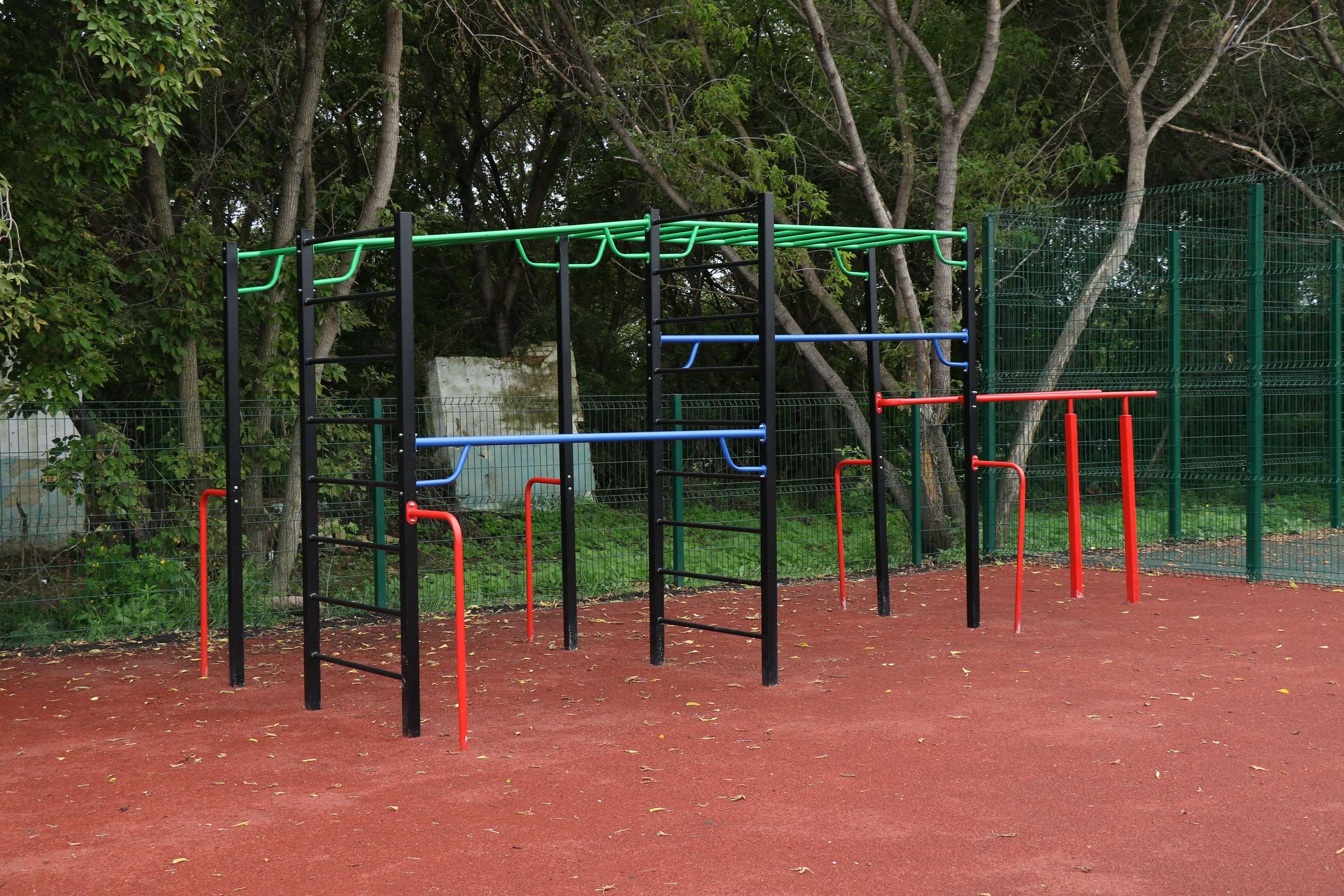 В Полетаево-2 для детей построили новую спортивно-игровую площадку