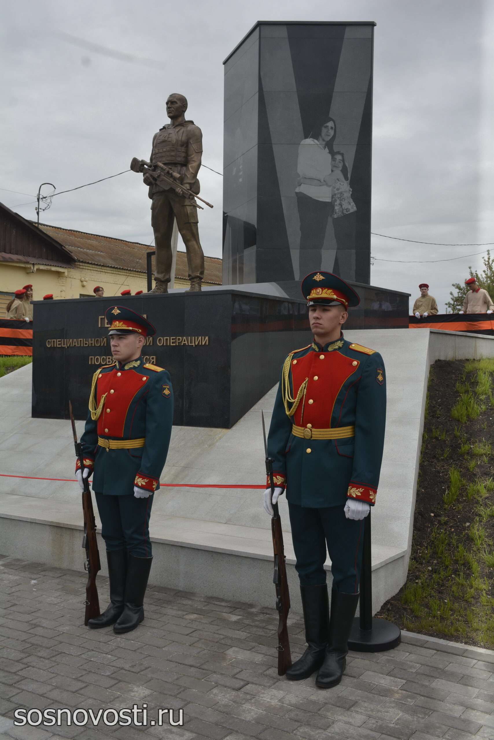 Снайпер на берегу Зюзелги: в Долгодеревенском открыли памятник участникам СВО