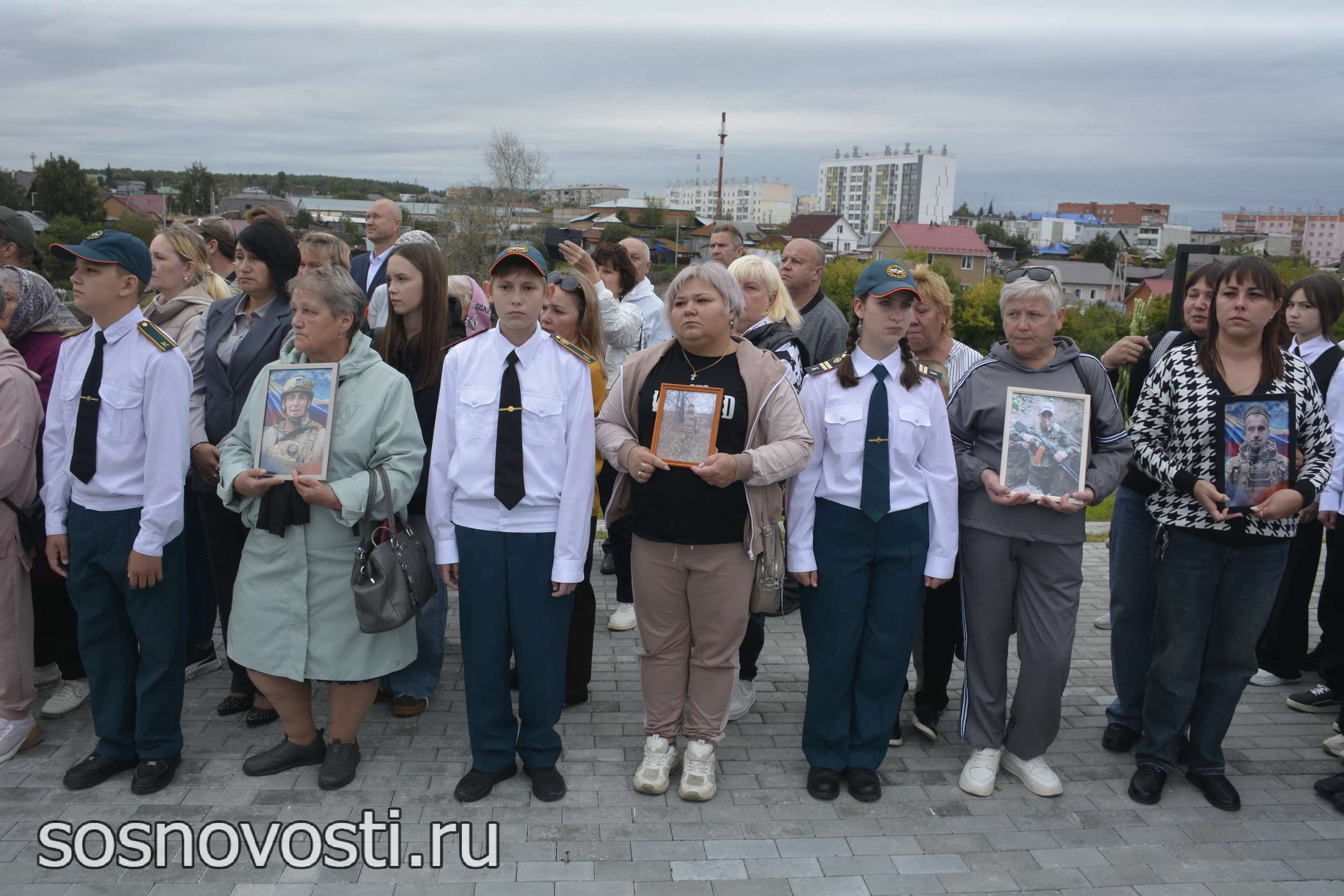 Снайпер на берегу Зюзелги: в Долгодеревенском открыли памятник участникам СВО
