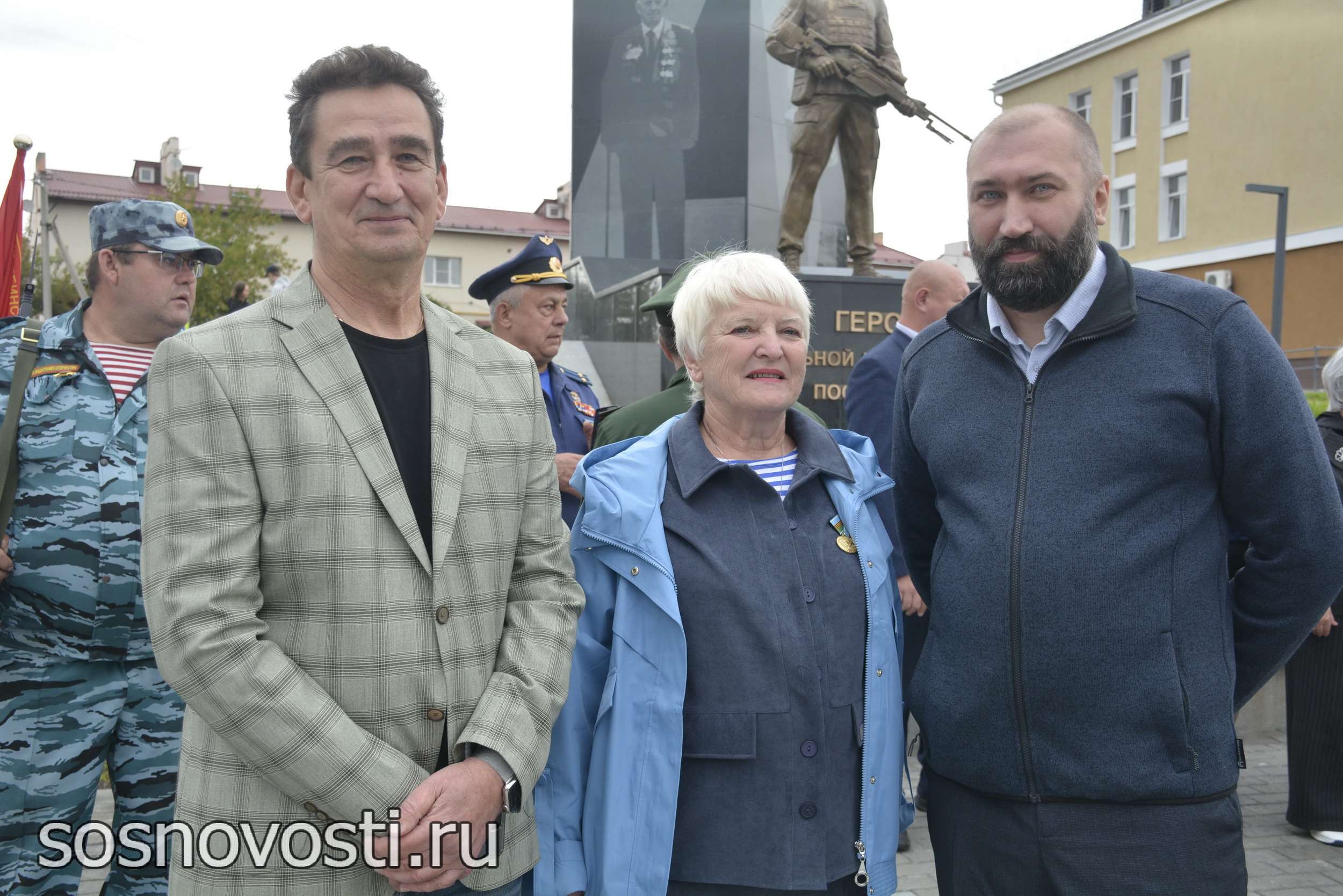 Снайпер на берегу Зюзелги: в Долгодеревенском открыли памятник участникам СВО