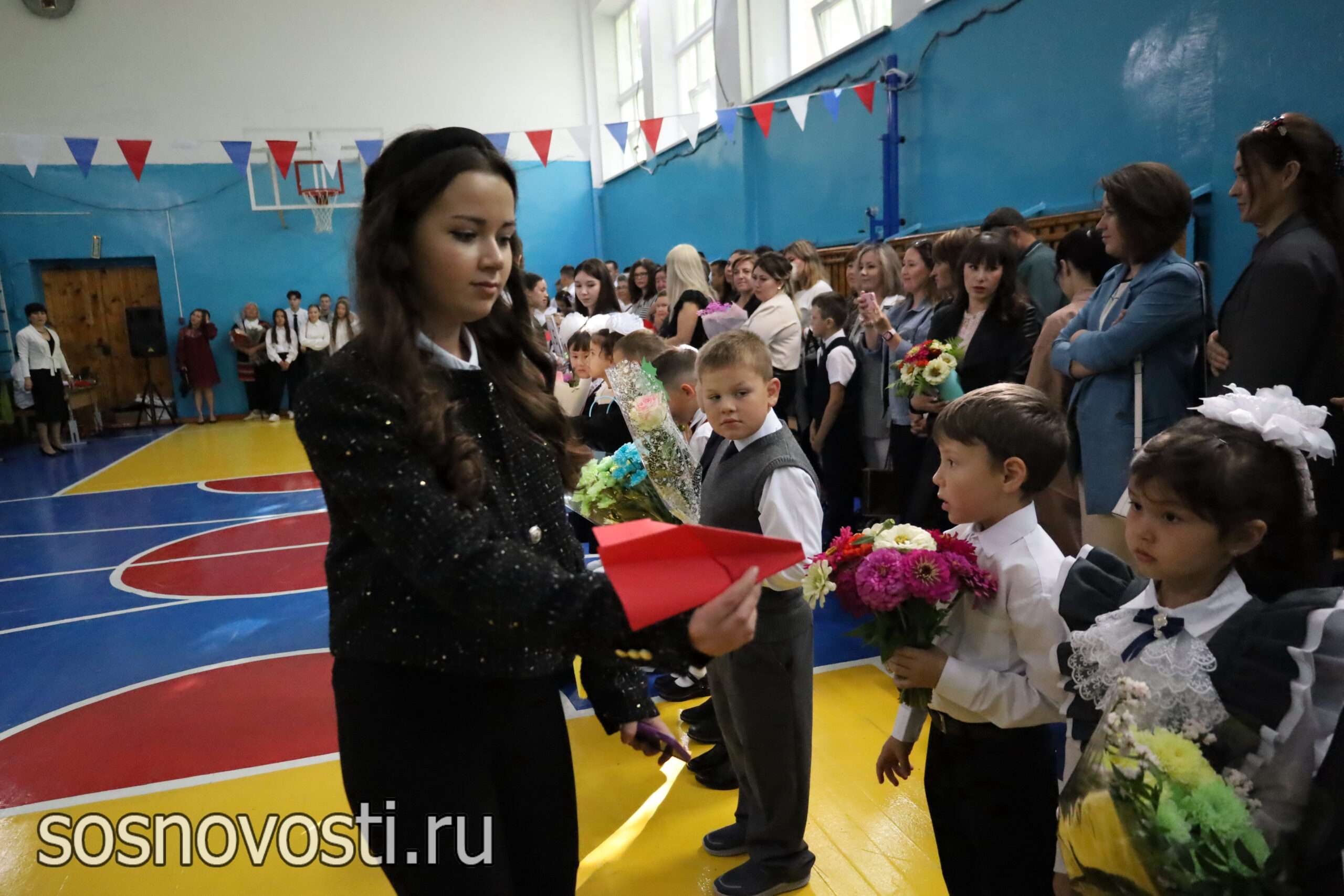 Девятые классы подарили первоклассникам крылья будущего