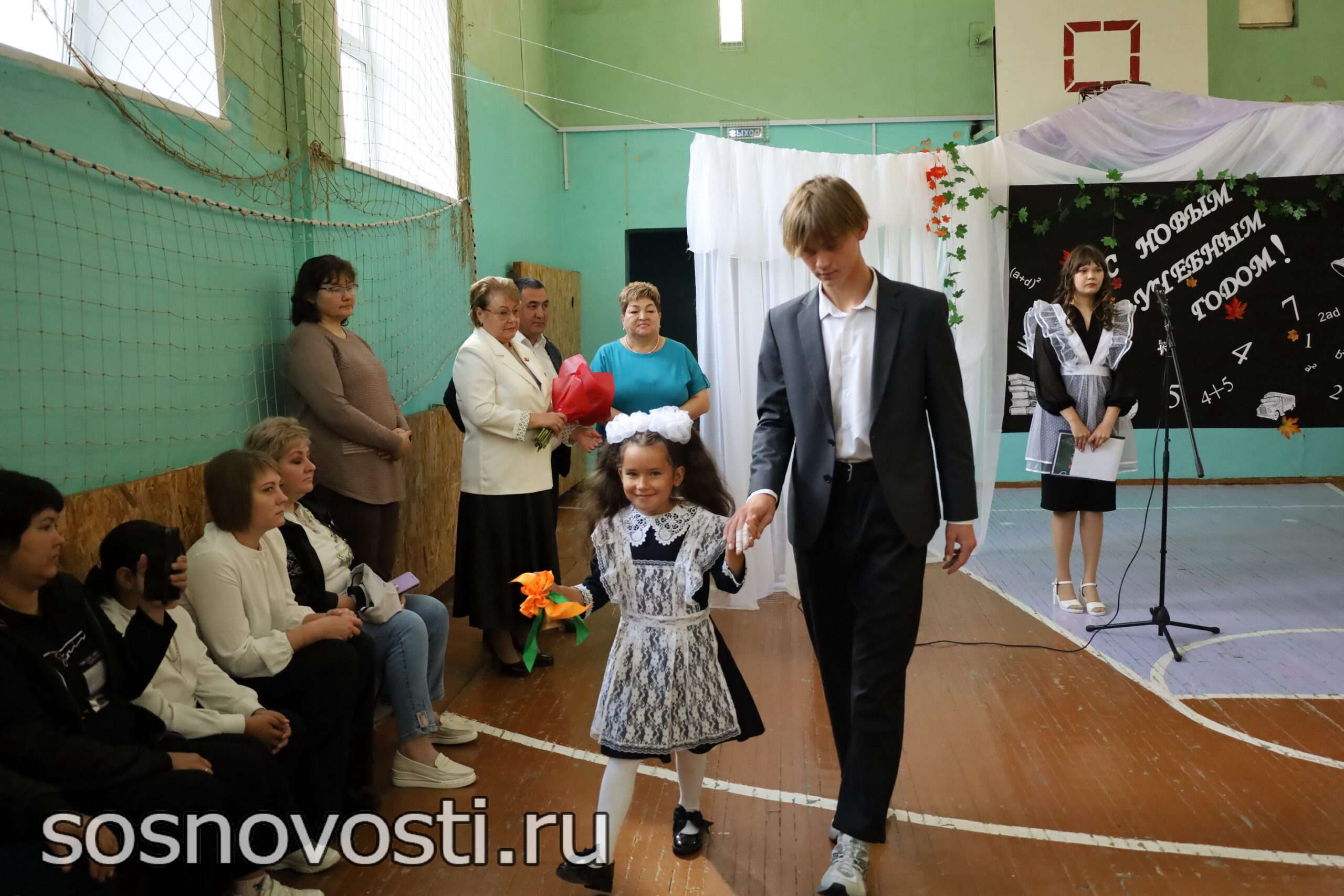 Девятые классы подарили первоклассникам крылья будущего