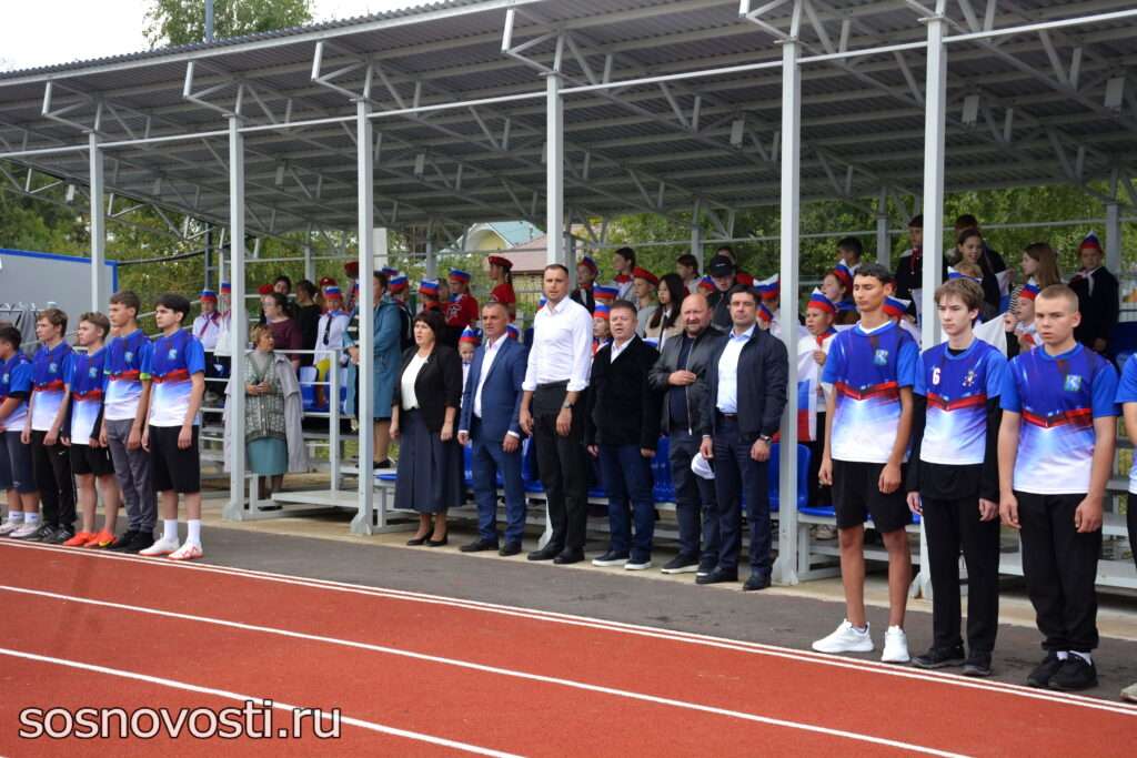 В Саргазах и Полетаево открыли новые стадионы