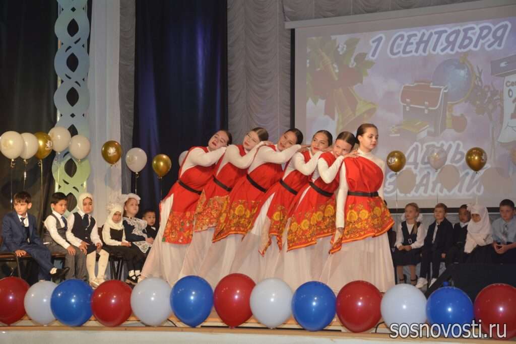 В Мирненской и Касаргинской школах встретили первоклассников