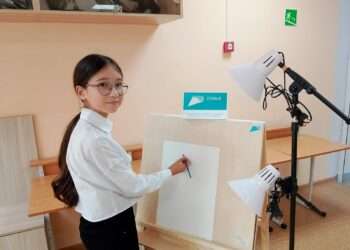 Полетаевская школа искусств получила новые музыкальные инструменты и оборудование