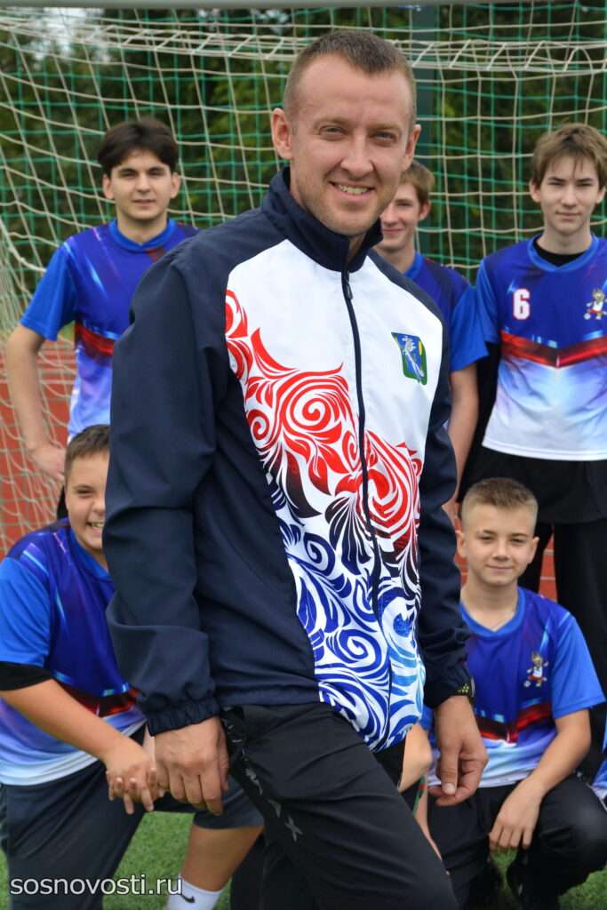 В Саргазах и Полетаево открыли новые стадионы