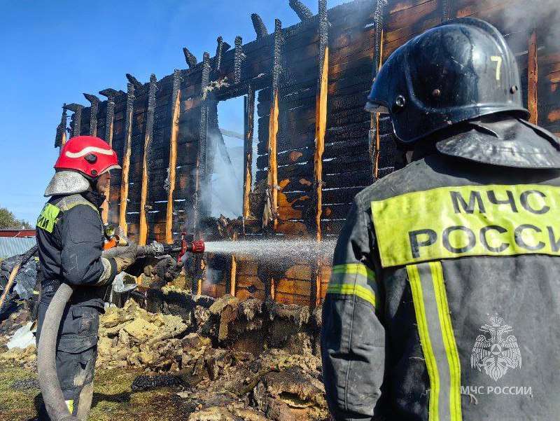 В Прудном вспыхнул жилой дом