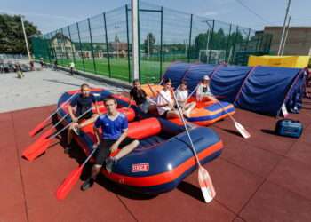 Школьникам из Томинского передали туристское снаряжение