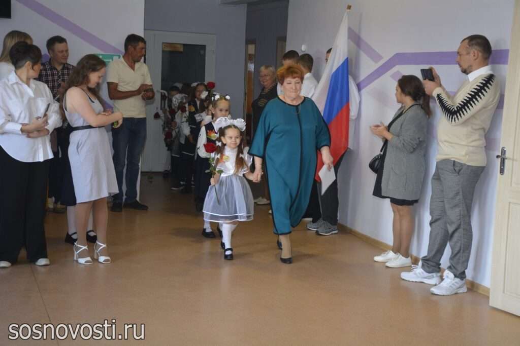 В Мирненской и Касаргинской школах встретили первоклассников