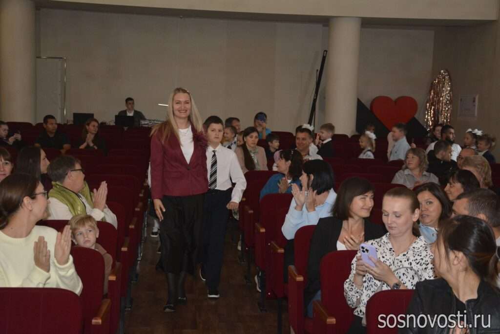 В Мирненской и Касаргинской школах встретили первоклассников