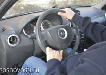 Ссора с водителем такси закончилась для жительницы Сосновского округа уголовным делом