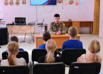 Урок, которого нет в учебниках: ветеран СВО рассказал школьникам о важном
