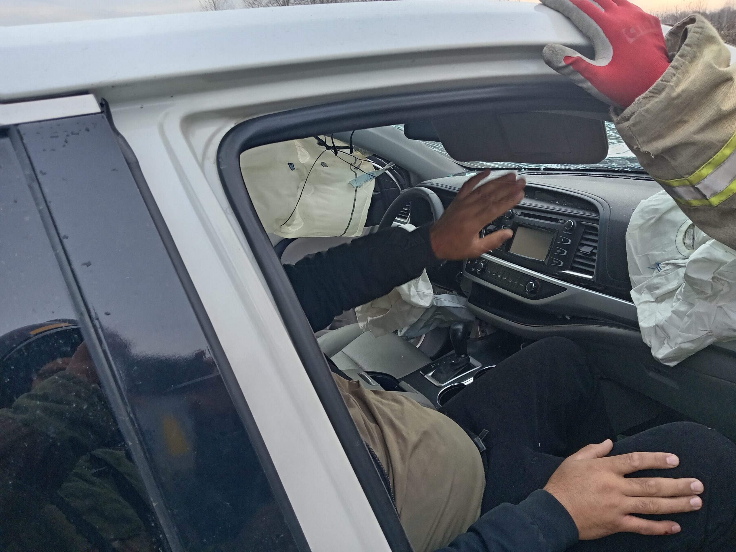 Пассажиры иномарок получили травмы при лобовом столкновении у Полетаево-2