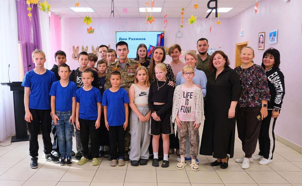 Урок, которого нет в учебниках: ветеран СВО рассказал школьникам о важном