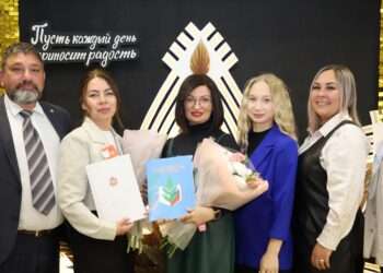 Дарят детям будущее: кого наградили ко Дню учителя и дошкольного работника