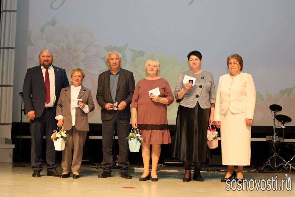 Дарят детям будущее: кого наградили ко Дню учителя и дошкольного работника