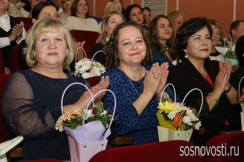 Дарят детям будущее: кого наградили ко Дню учителя и дошкольного работника