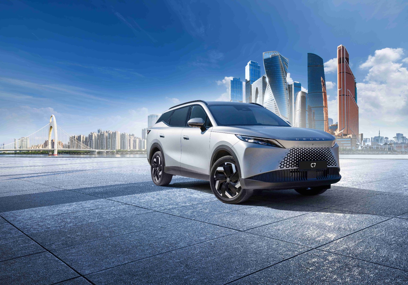 OMODA С7: Гармония яркого дизайна и передовых технологий для тех, кто ценит стиль и комфорт