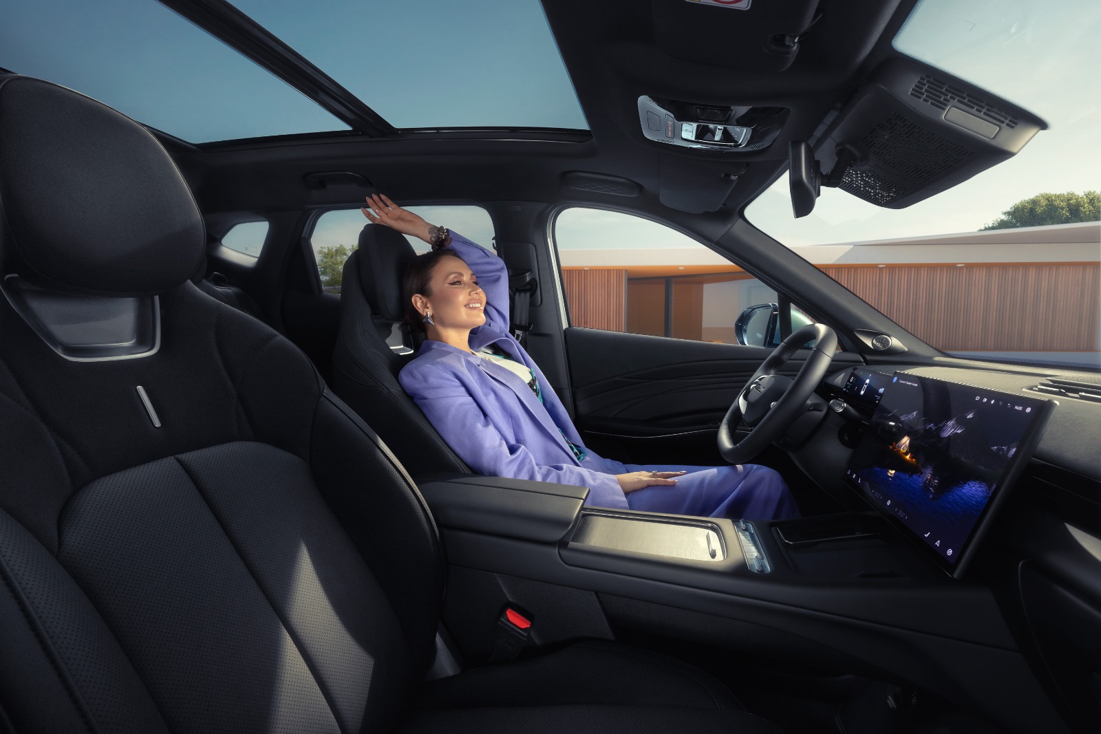 OMODA С7: Гармония яркого дизайна и передовых технологий для тех, кто ценит стиль и комфорт