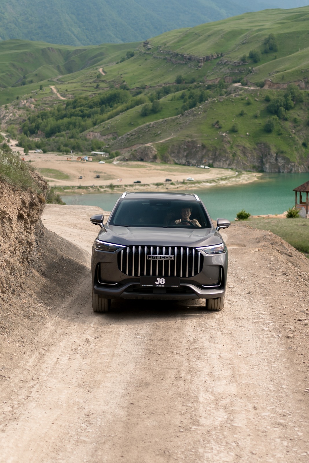 JAECOO J8: стильный и элегантный кроссовер, который выделяется в городском потоке