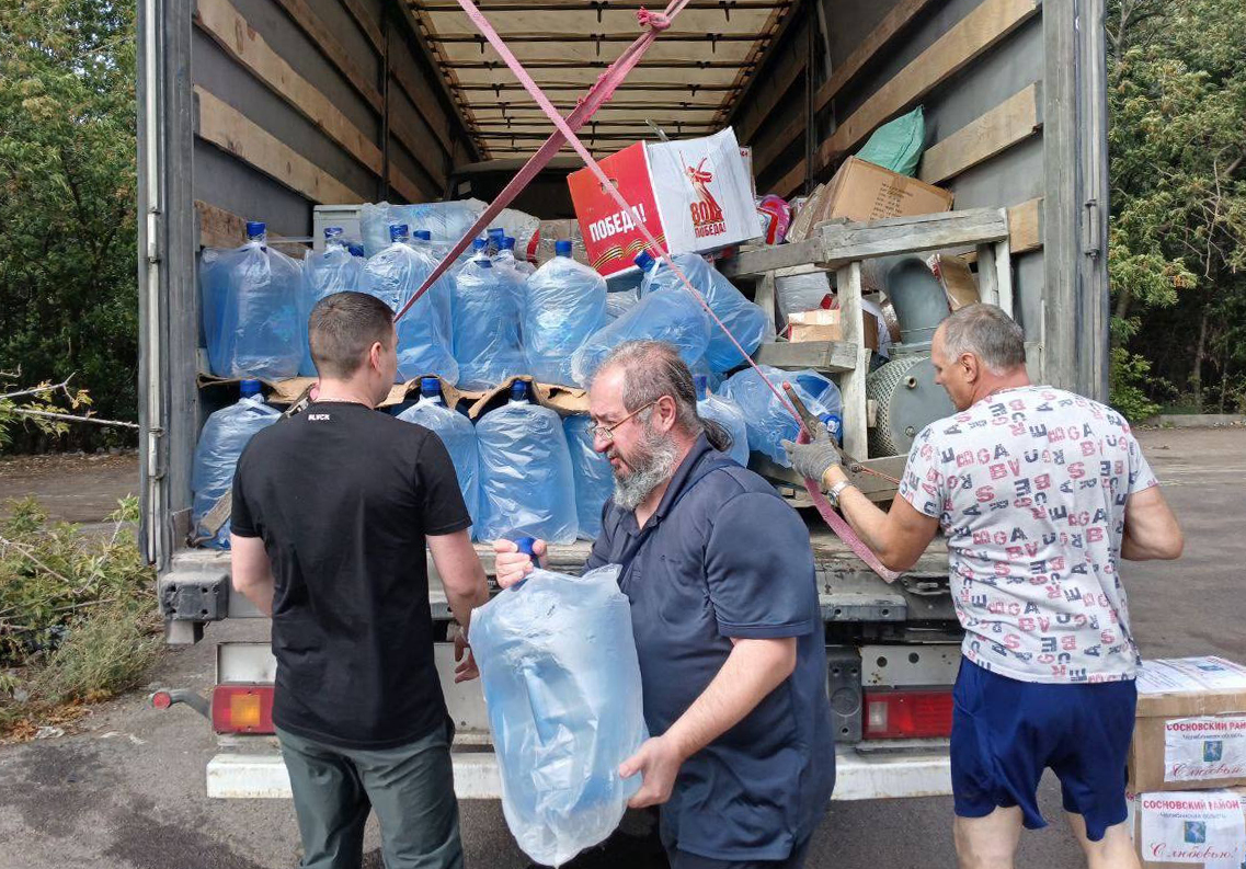 Без паузы: волонтеры доставили гуманитарный груз и объявили сбор нового