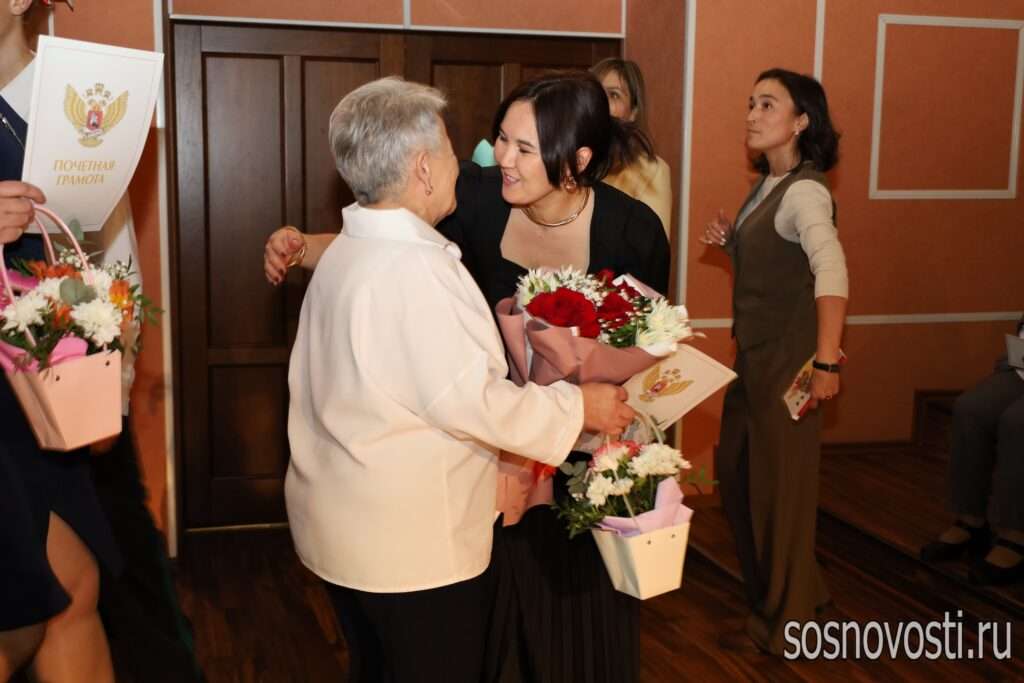 Дарят детям будущее: кого наградили ко Дню учителя и дошкольного работника