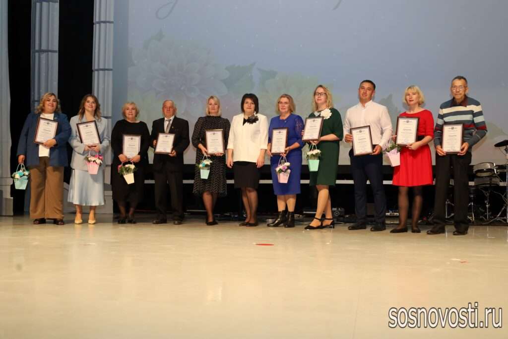 Дарят детям будущее: кого наградили ко Дню учителя и дошкольного работника