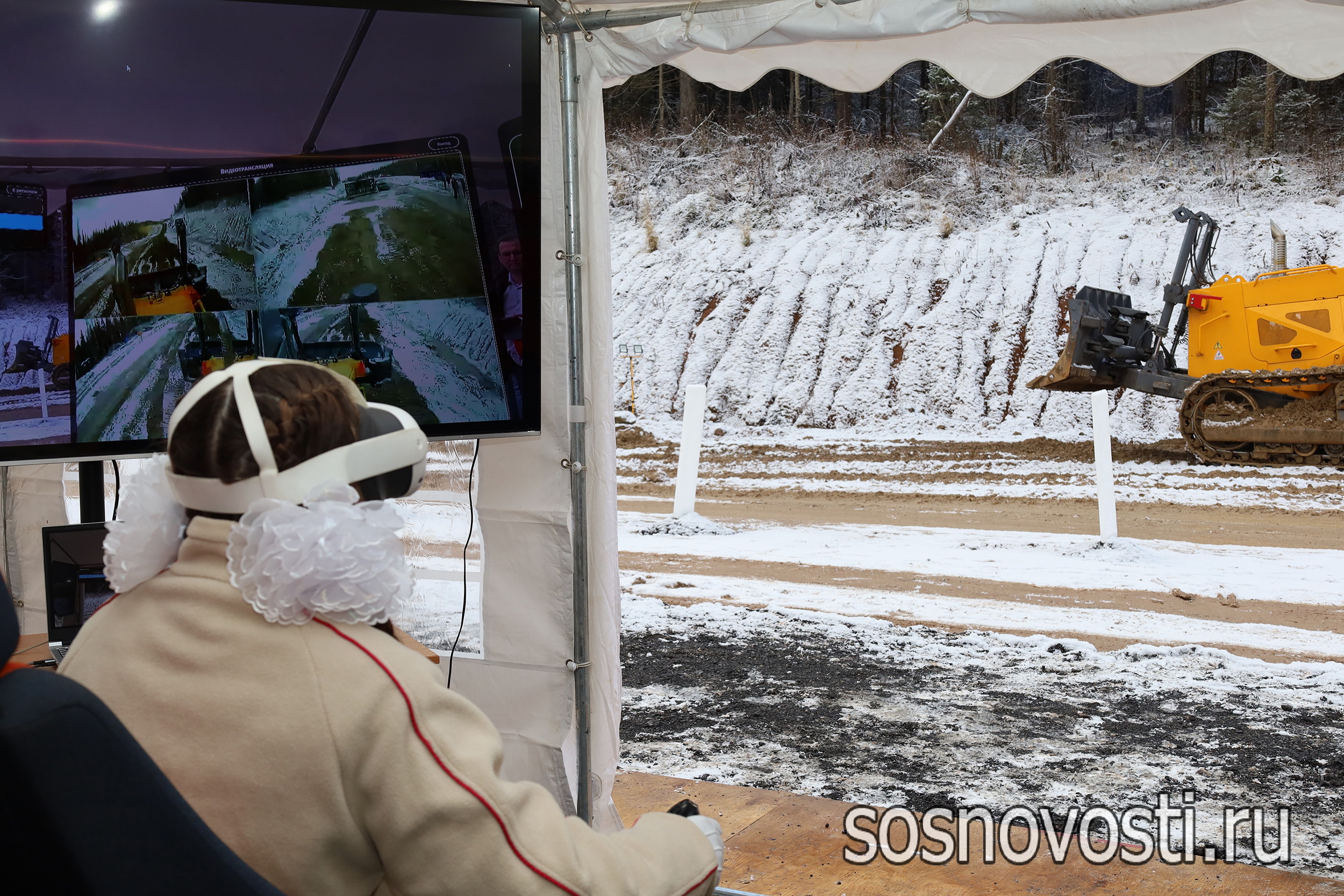 Юнармейцы из Кременкуля управляли тяжелой дорожной техникой в режиме беспилотника