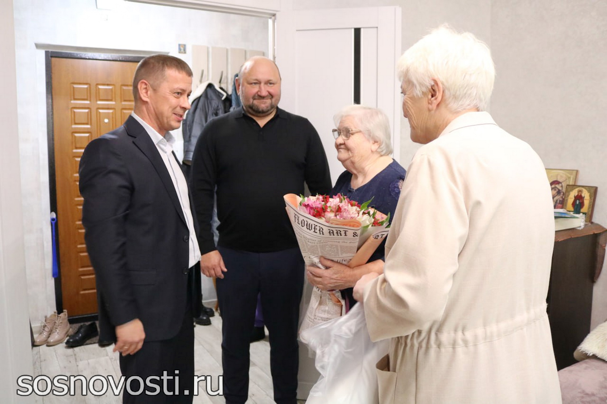 Глава района поздравил с юбилеем бабушку героя России Андрея Мосина