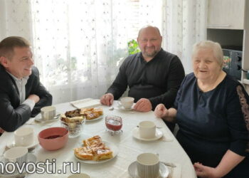 Глава района поздравил с юбилеем бабушку героя России Андрея Мосина