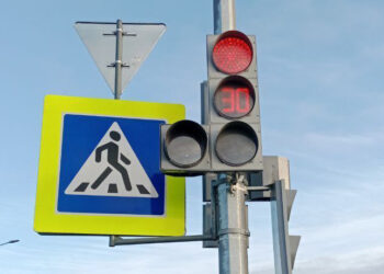 Спасибо зеленой стрелочке: новые светофоры оборудовали секциями для поворота