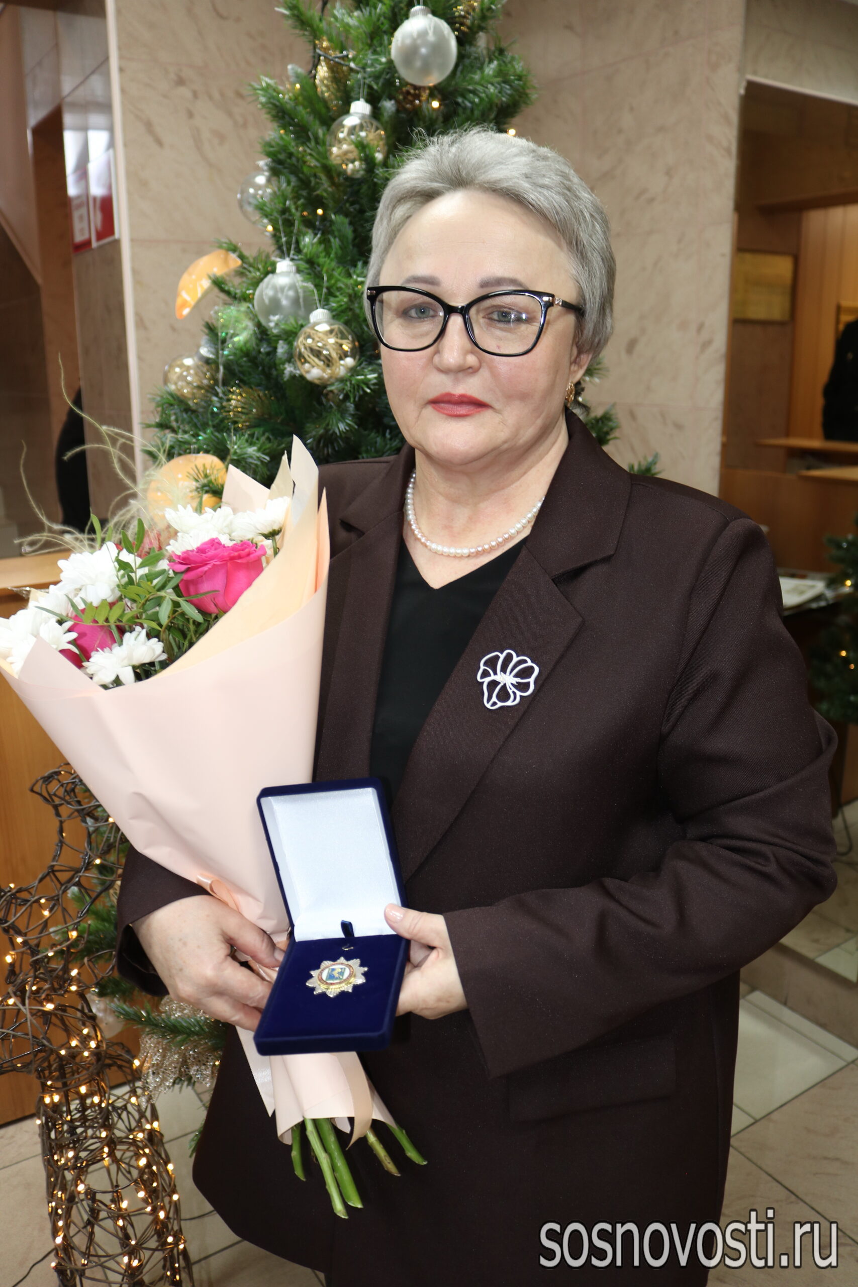 За верность округу: четверо жителей удостоились знаков отличия Сосновского округа