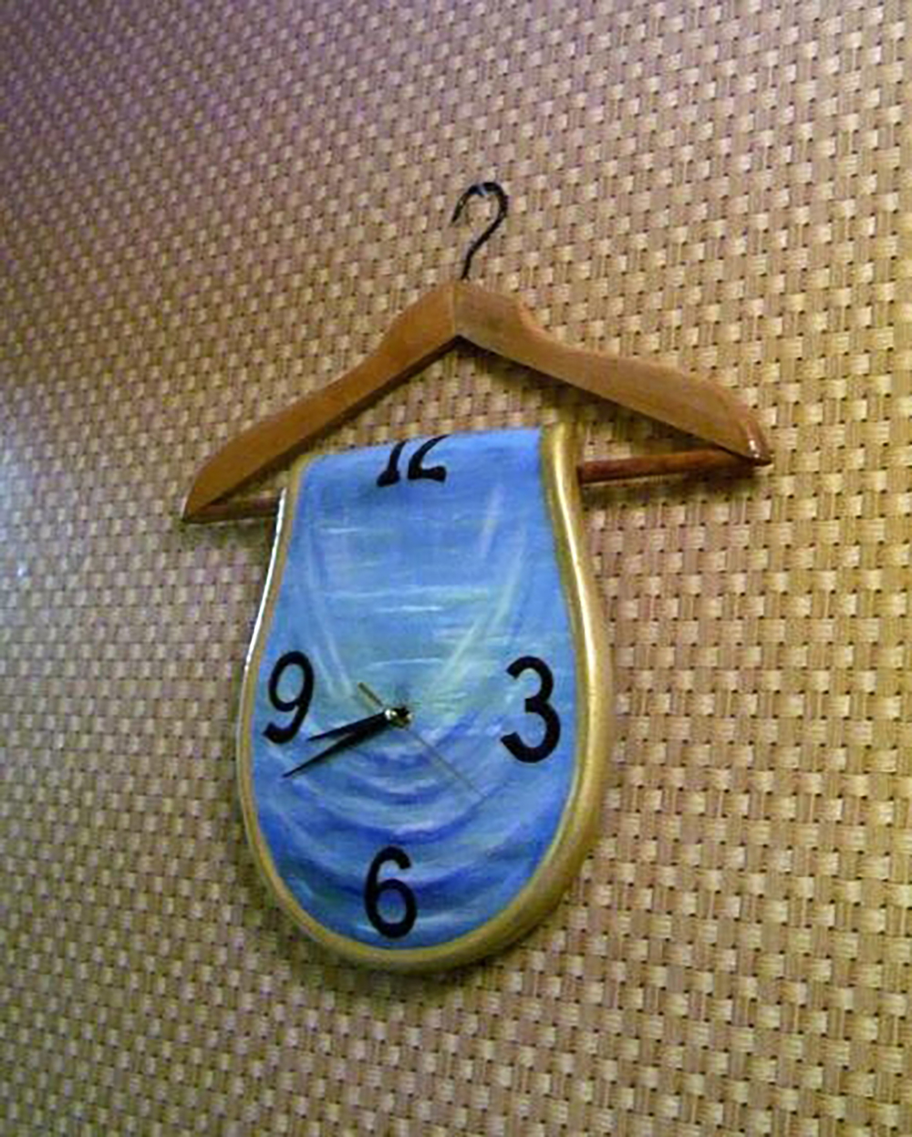 Железные сказки: что за скульптуры стоят на въезде в Теченский