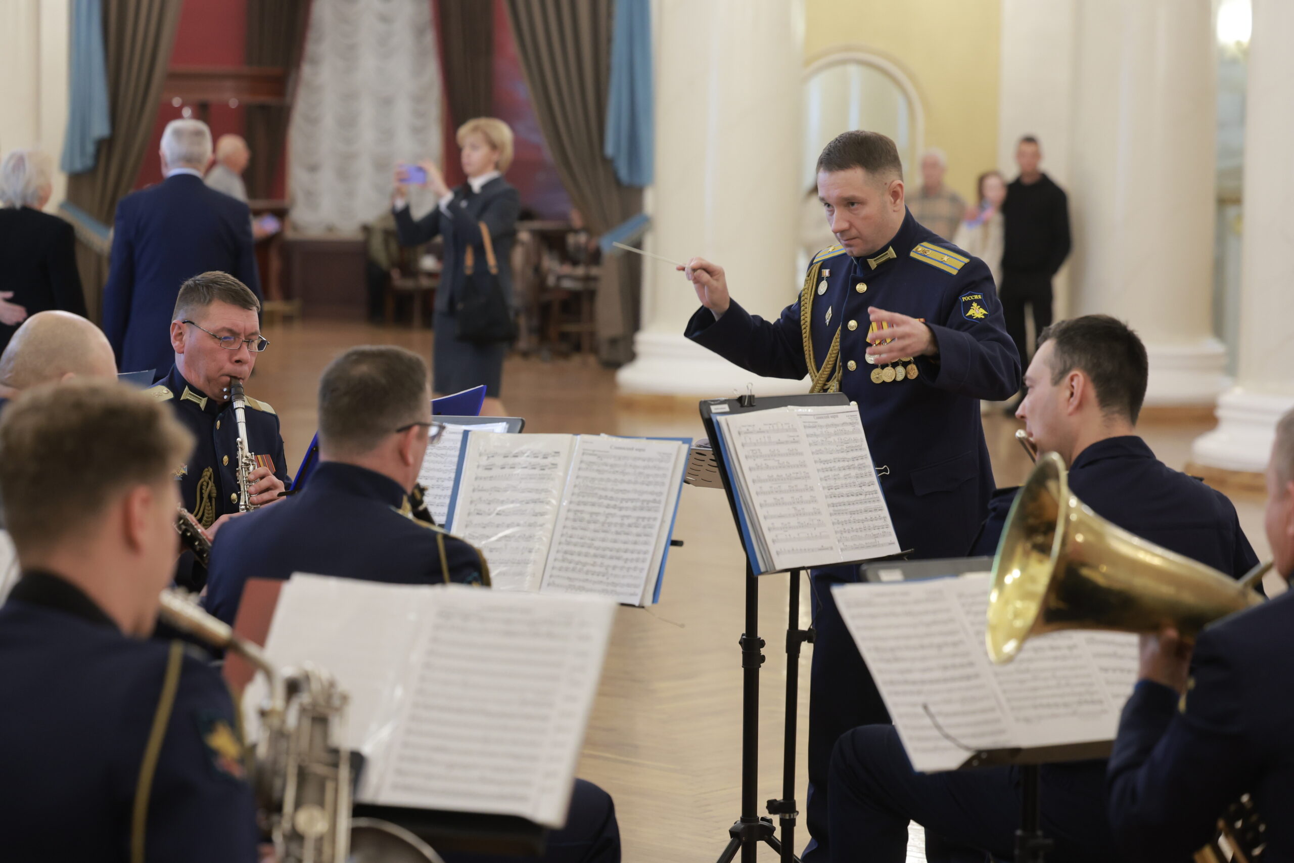 Губернатор наградил педагогов, воспитавших Героев России