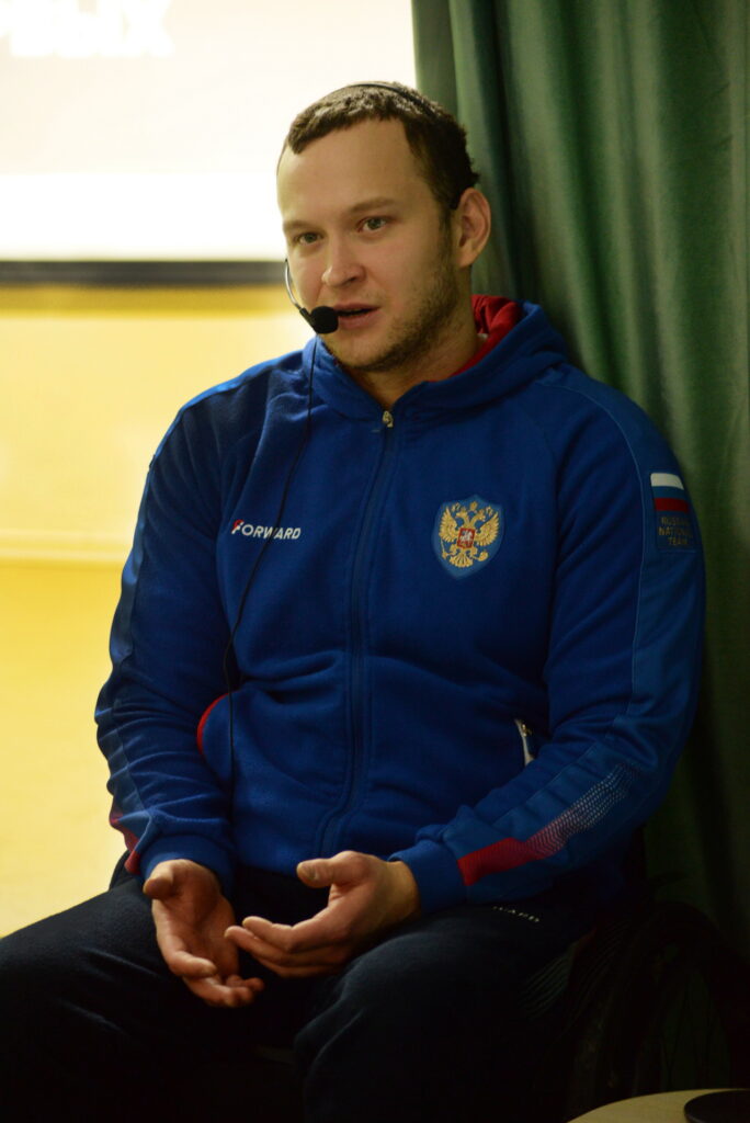 В Б-Баландинской школе встречали чемпиона паралимпиад в Токио и Париже